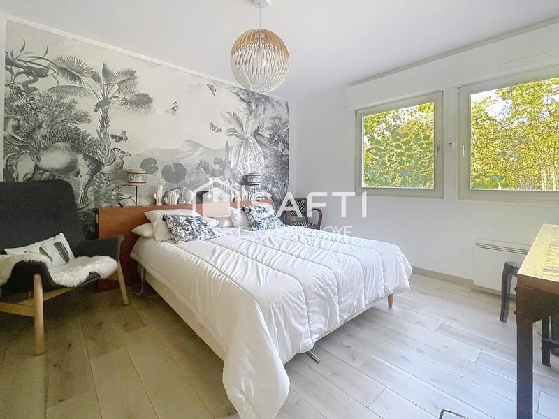 Maison - 255 m² - 9 pièces