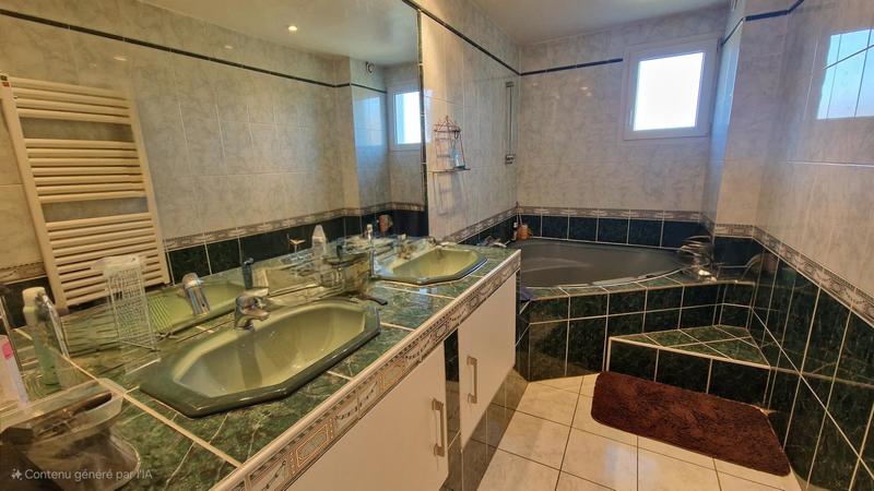 Maison - 255 m² - 9 pièces