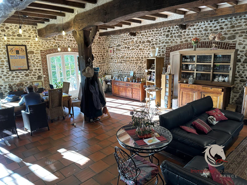 Maison - 530 m² - 21 pièces