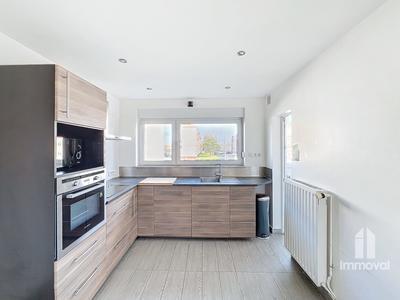 Appartement - 85 m² - 5 pièces