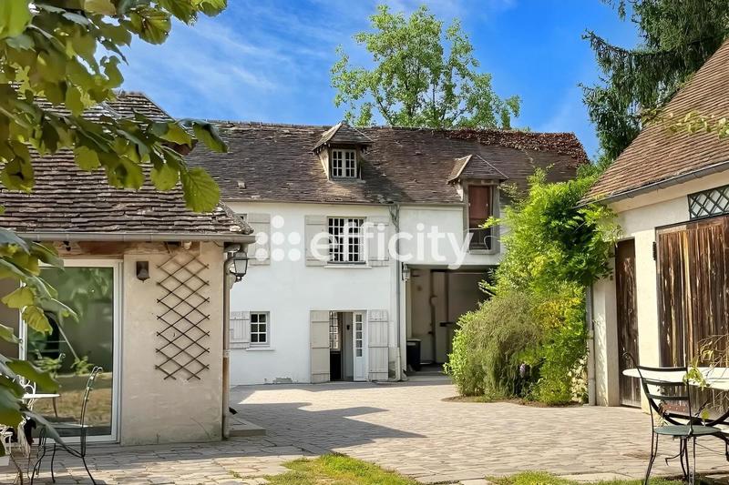 Maison - 240 m² - 8 pièces