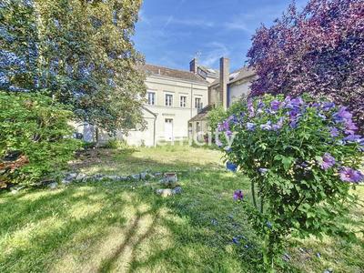 Maison - 220 m² - 8 pièces