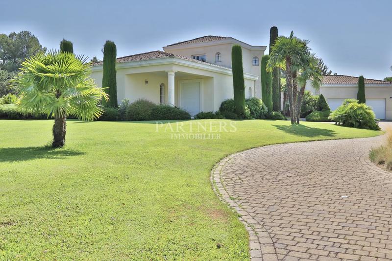 Maison - 320 m² - 8 pièces