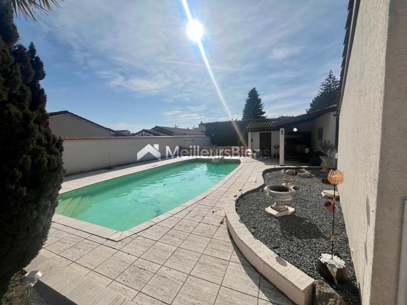 Propriété - 182 m² - 8 pièces