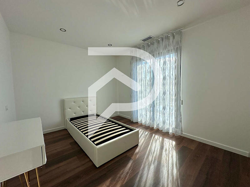 Maison - 183 m² - 6 pièces