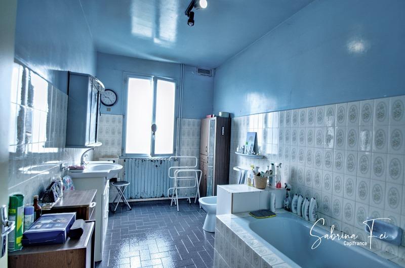 Propriété - 245 m² - 7 pièces