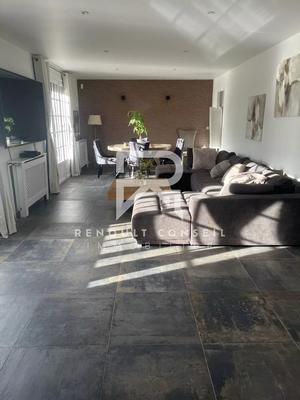 Maison - 240 m² - 9 pièces