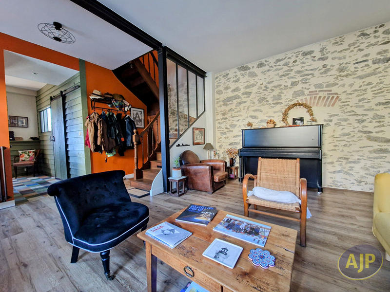 Maison - 169 m² - 8 pièces