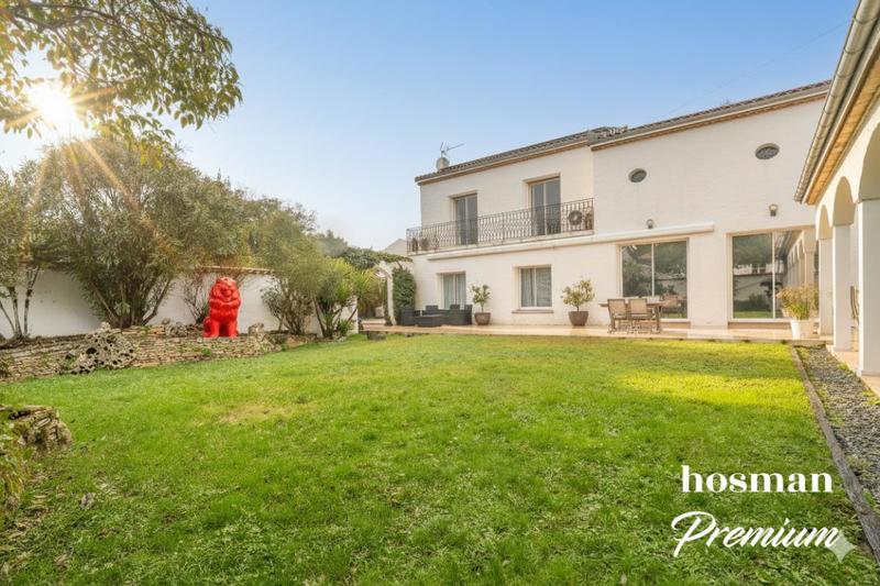 Maison - 298 m² - 8 pièces