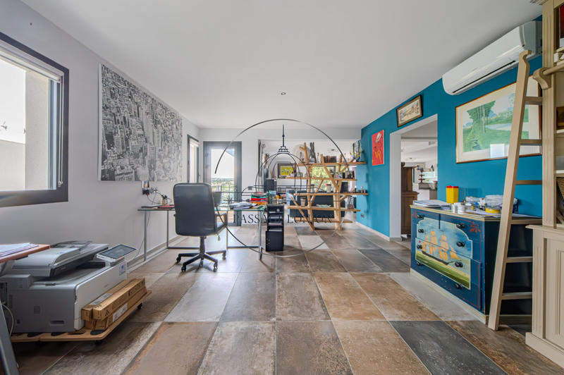 Villa - 256 m² - 8 pièces