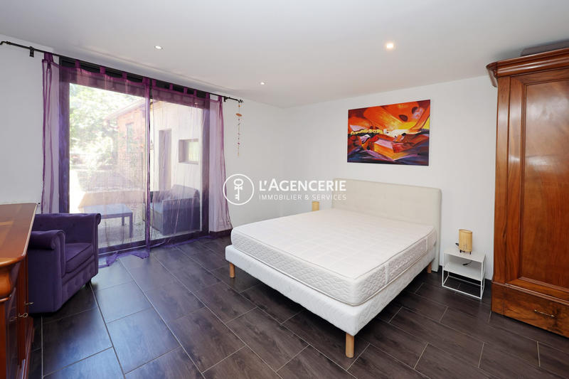 Maison - 240 m² - 8 pièces