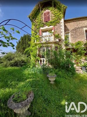 Maison - 228 m² - 10 pièces