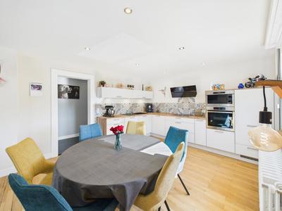 Maison - 202 m² - 6 pièces