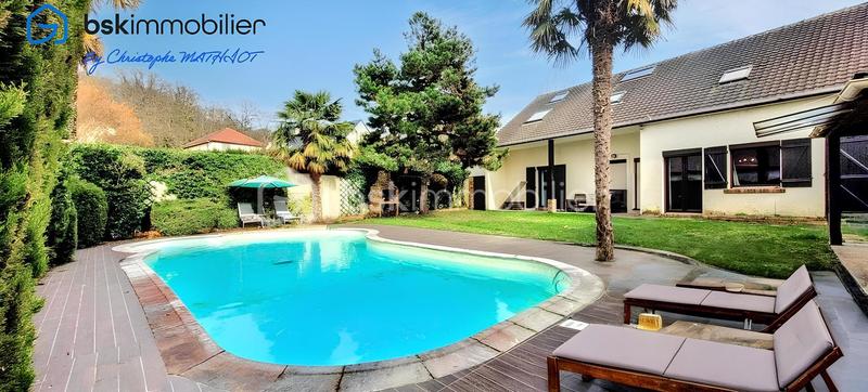 Propriété - 288 m² - 12 pièces