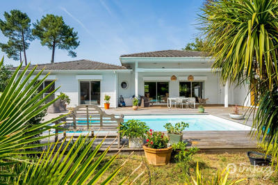 Maison - 215 m² - 9 pièces