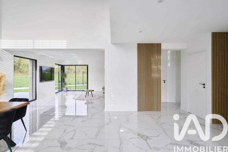 Maison - 210 m² - 6 pièces