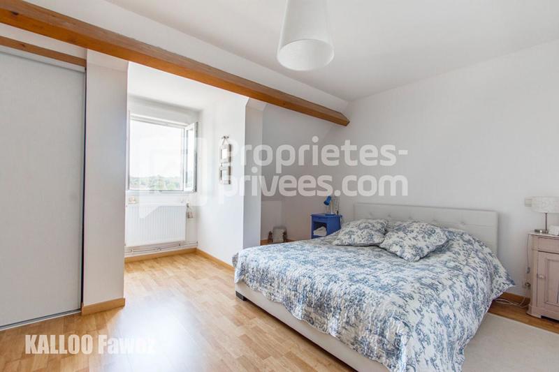 Maison - 222 m² - 8 pièces