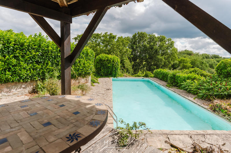 Maison - 261 m² - 6 pièces