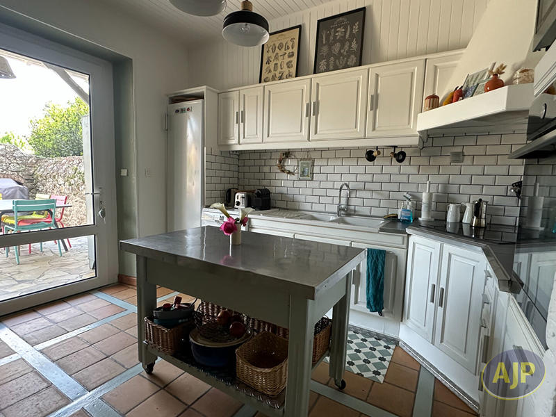 Maison - 239 m² - 8 pièces