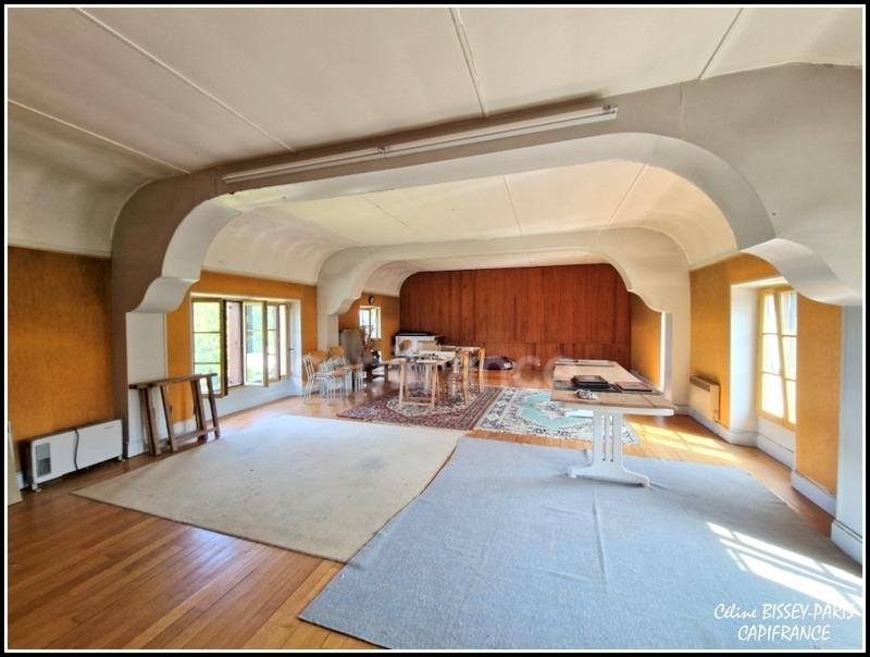 Maison - 270 m² - 9 pièces