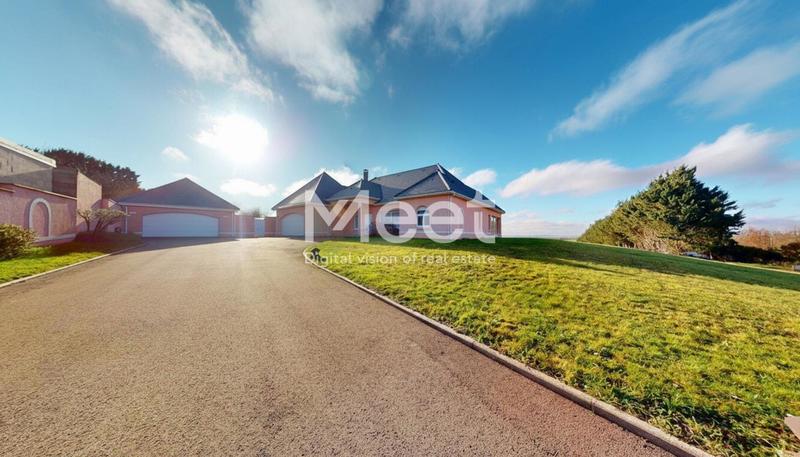 Maison - 300 m² - 8 pièces