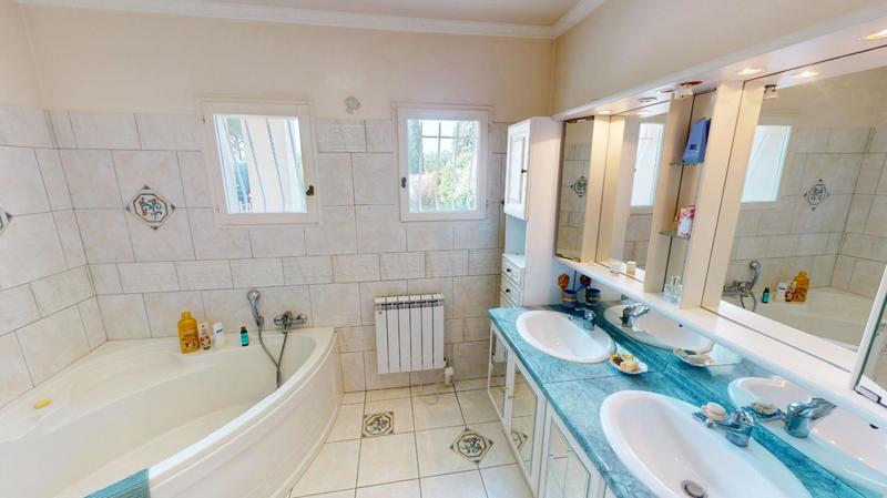 Villa - 163 m² - 6 pièces