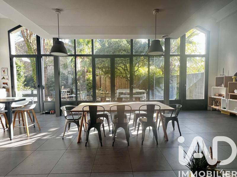 Maison - 225 m² - 7 pièces