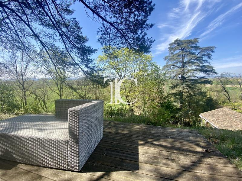 Maison - 204 m² - 9 pièces