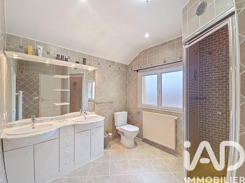 Maison - 223 m² - 5 pièces