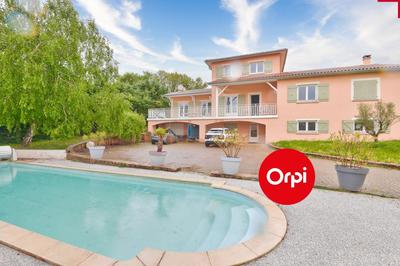 Maison - 257 m² - 6 pièces