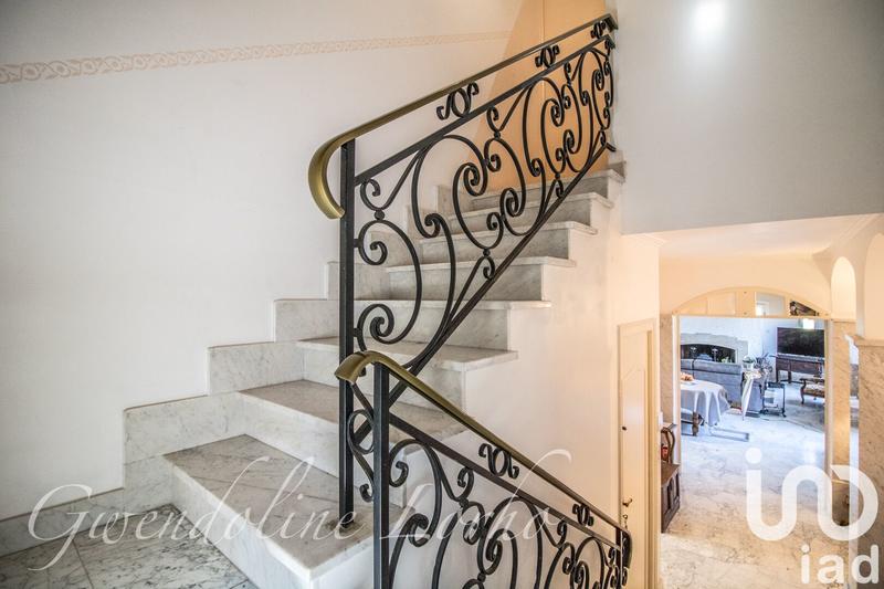 Maison - 215 m² - 7 pièces