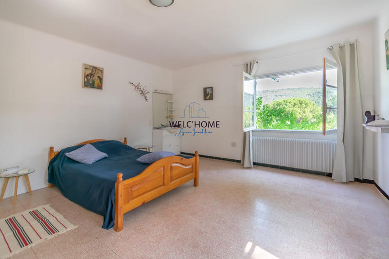 Maison - 200 m² - 8 pièces