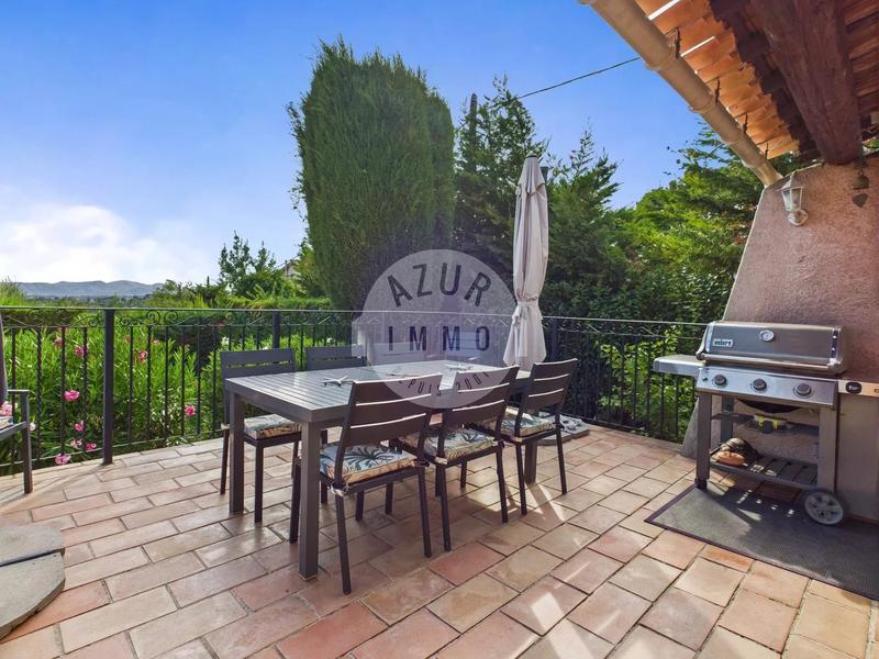 Maison - 96 m² - 5 pièces