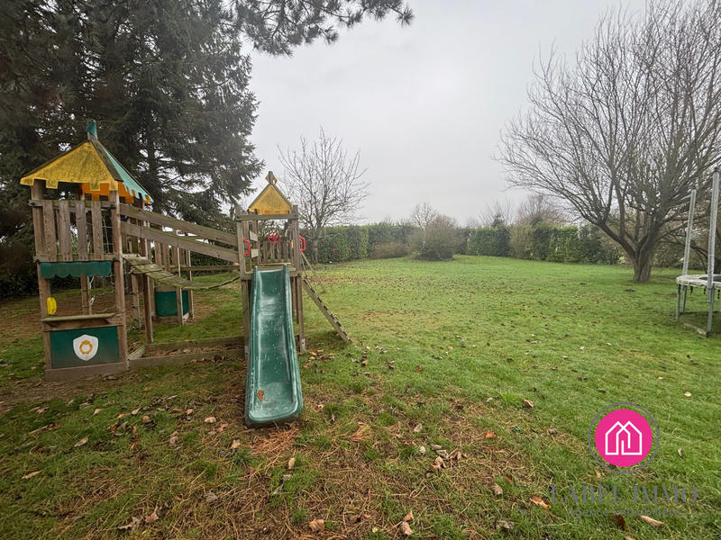 Maison - 225 m² - 8 pièces