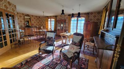 Maison - 241 m² - 6 pièces