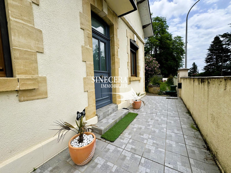 Maison - 243 m² - 10 pièces