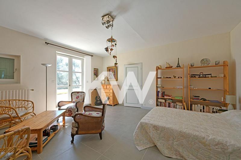 Maison - 285 m² - 8 pièces