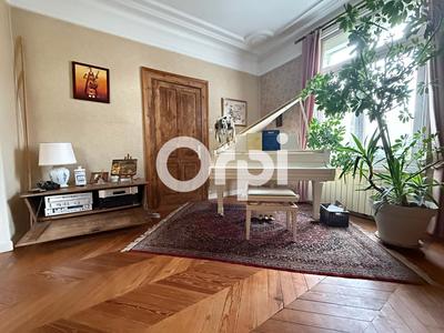 Maison - 281 m² - 8 pièces