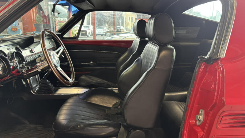 Ford Mustang Fastback Rouge 1967 Code a 289 Ci V8 Boite Meca