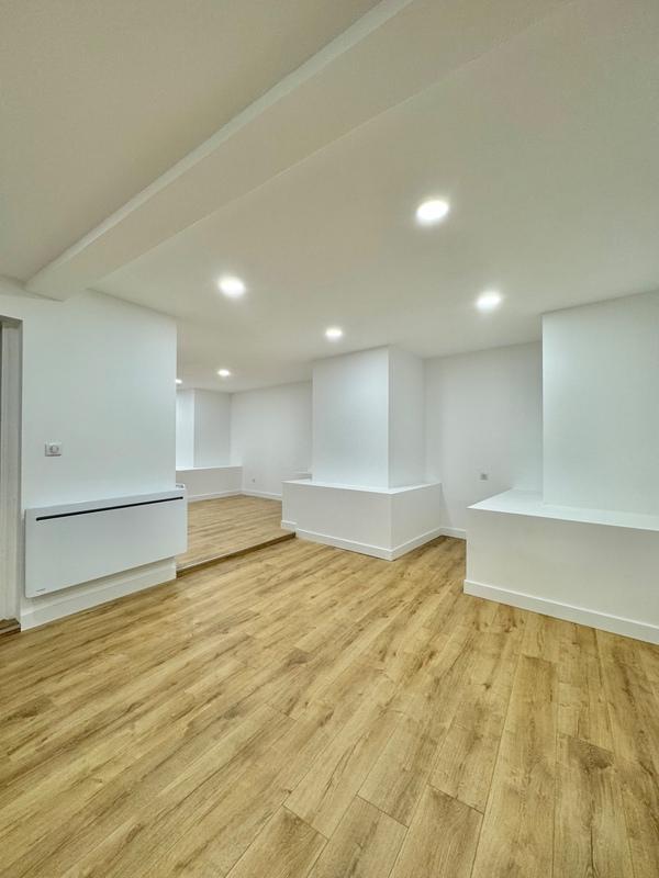 Local commercial - 121 m² - 2 pièces