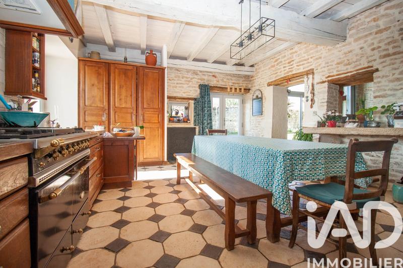 Maison - 280 m² - 8 pièces