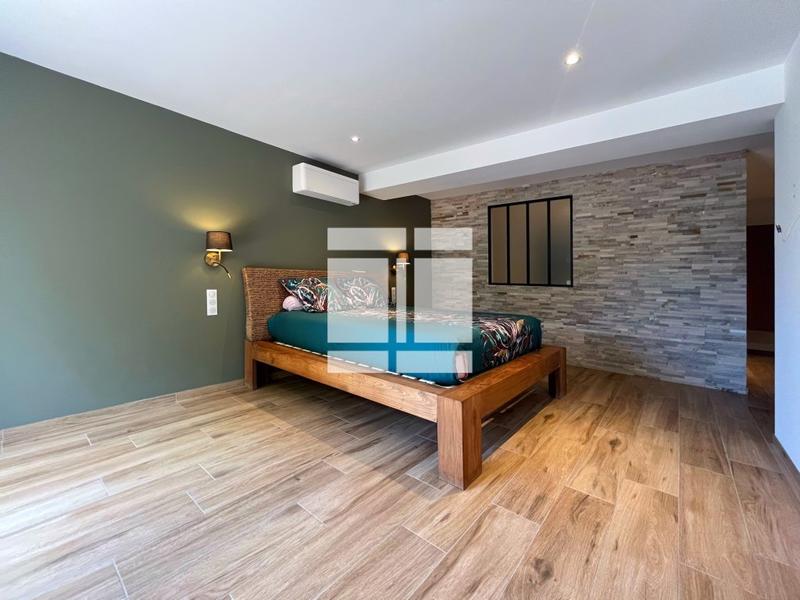 Villa - 207 m² - 8 pièces