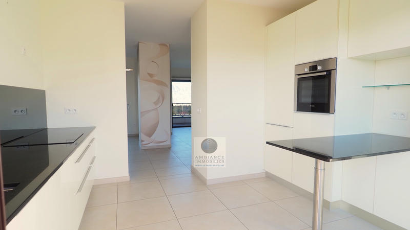 Appartement - 99 m² - 4 pièces