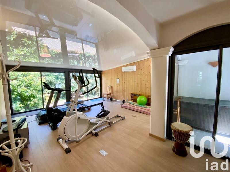 Maison - 232 m² - 8 pièces