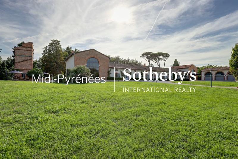 Maison - 730 m² - 14 pièces