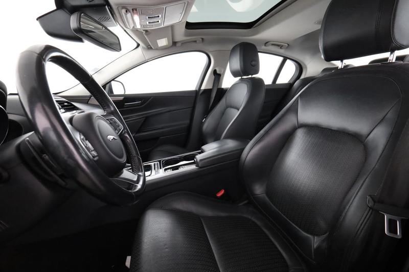 Jaguar Xe 2.0d Portfolio Auto 180 ch