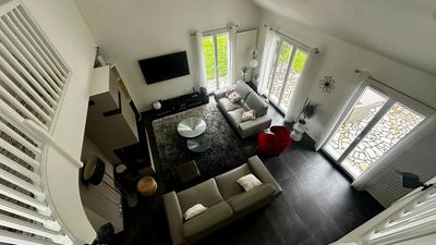 Maison - 215 m² - 8 pièces