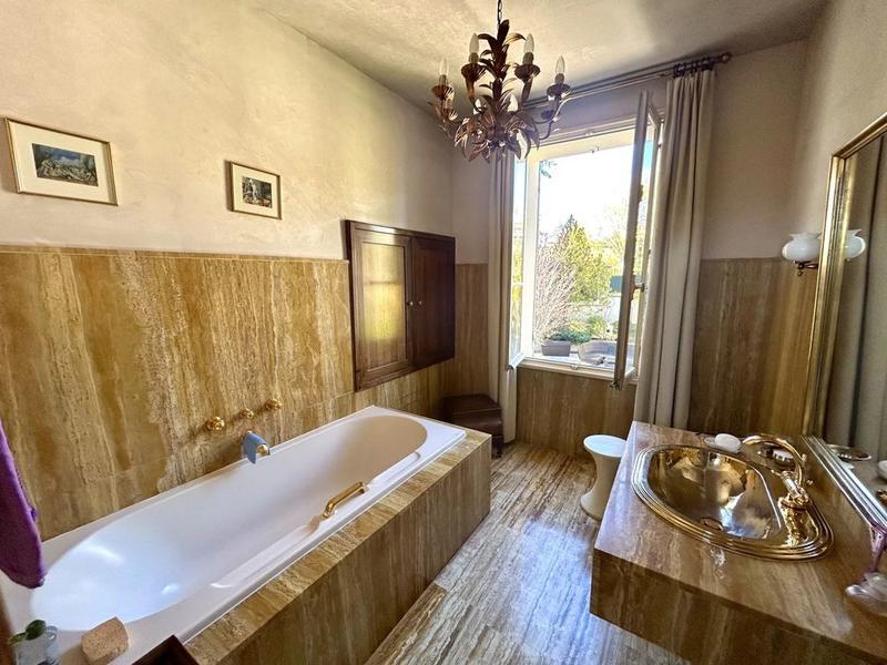 Villa - 194 m² - 6 pièces