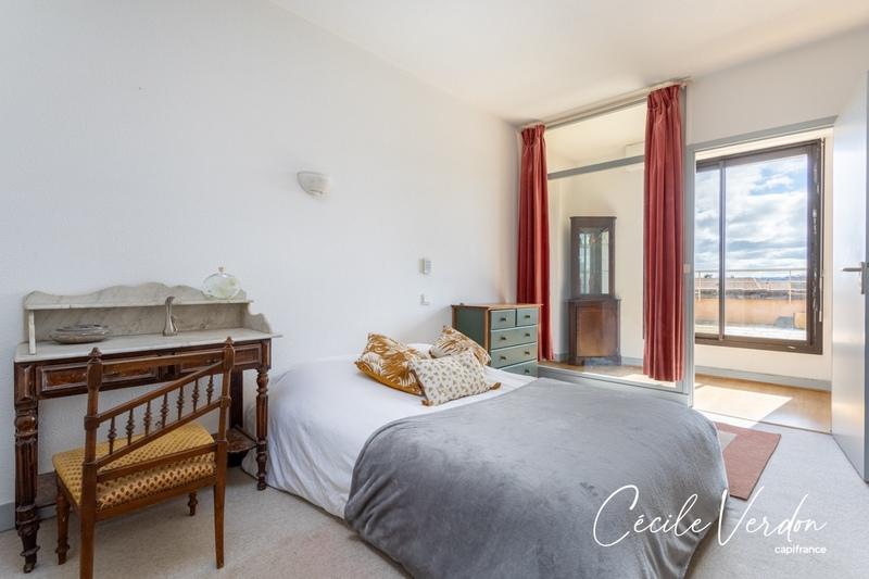 Appartement - 192 m² - 8 pièces