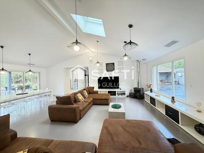 Maison - 240 m² - 9 pièces